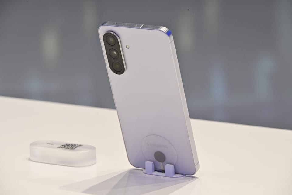 Galaxy S25 Edge外觀圖流出，三星主打美學市場、劍指iPhone 17 Air